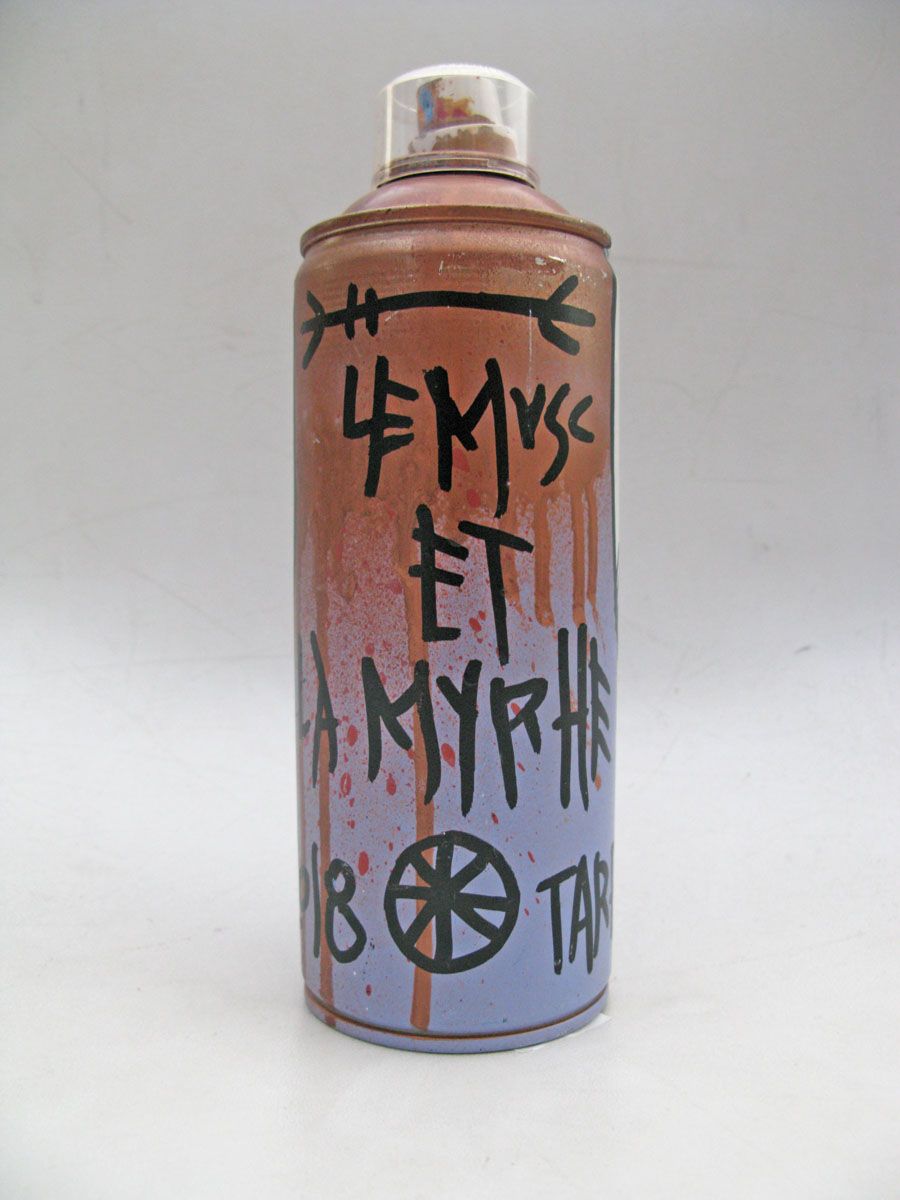 Sculpture de TAREK a pour titre BOMBE LE MUSC ET LA MYRHE style graphique dim : TAREKprix:70