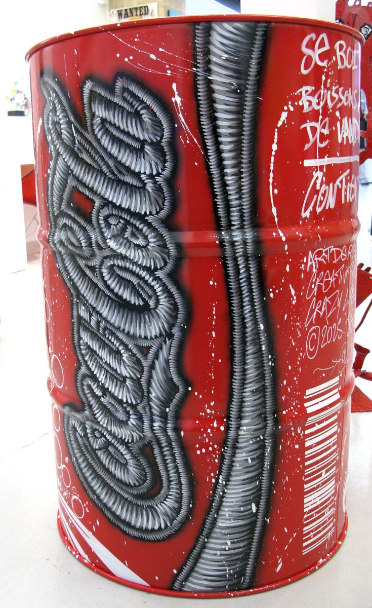 Sculpture de JUG a pour titre Baril Coca Cola style street pop art dim : JUGprix:1000