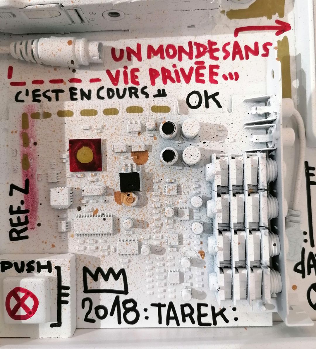 Sculpture de TAREK a pour titre CCTV style graphique dim : TAREKprix:350