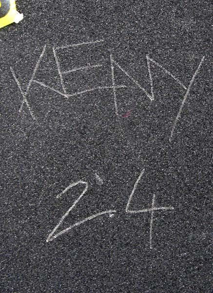 Sculpture de KENY a pour titre Skate 2 style graffiti, street art dim : KENYprix:320