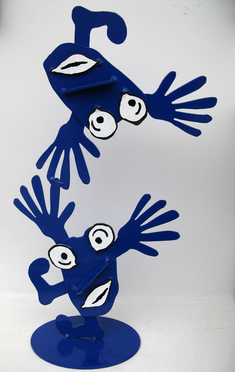 Sculpture de MICHADU a pour titre Michadette 5 bleue style graphique dim : MICHADUprix:300