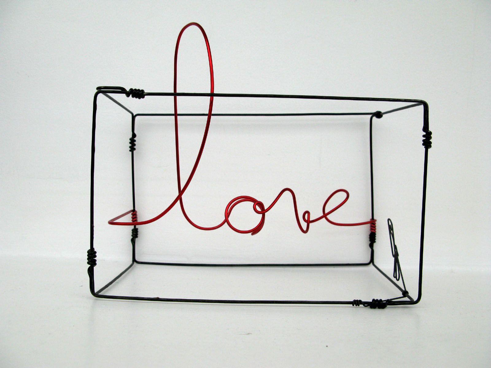 Sculpture de JPHI a pour titre LOVE RED style no dim : JPHIprix:200