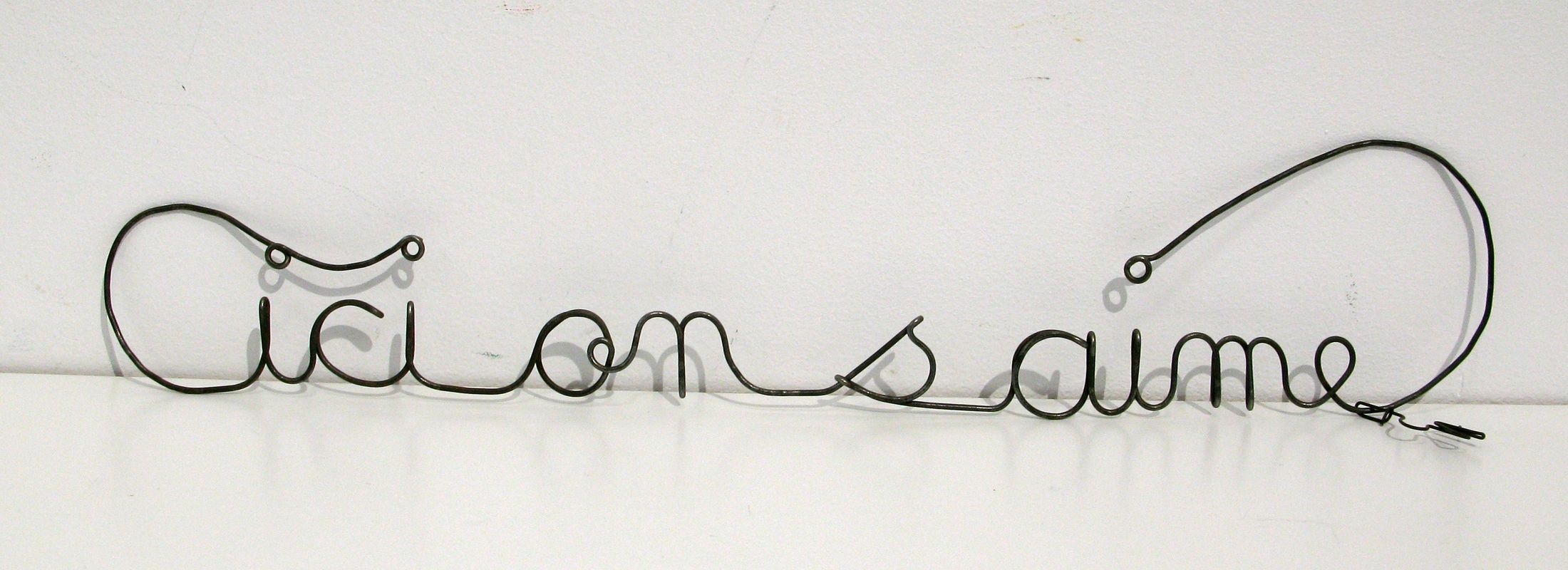 Sculpture de JPHI a pour titre Ici on s'aime Acier style figuratif dim : JPHIprix:40