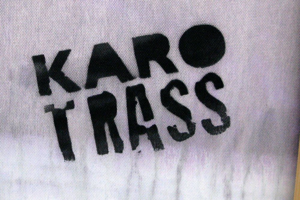 Tableau de KARO TRASS a pour titre SANS TITRE style street pop art, street art dim : KARO TRASSprix:300
