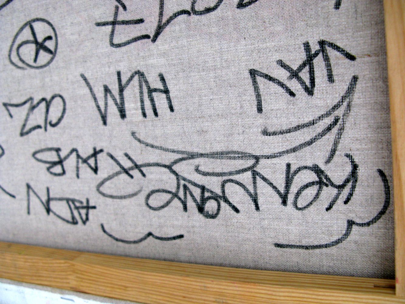 Tableau de KENY a pour titre HAPPY PARIS style graffiti, street art dim : KENYprix:550