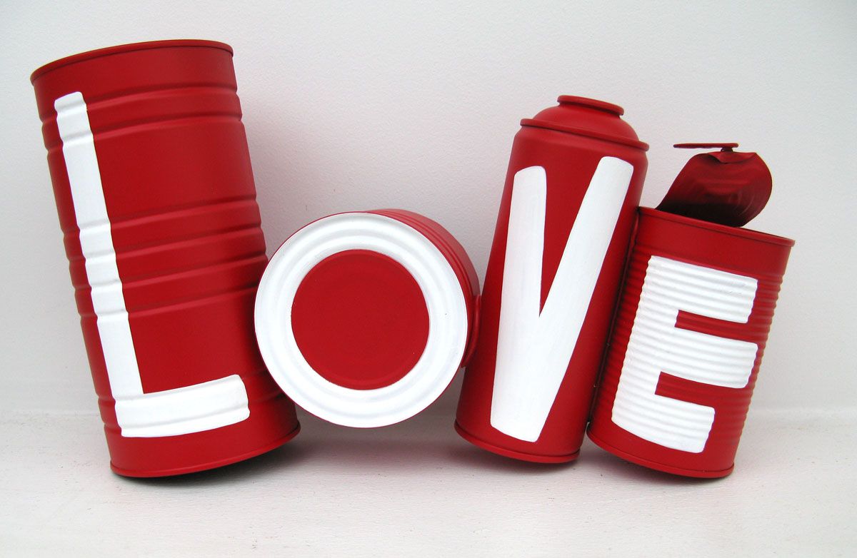 Sculpture de ME LATA a pour titre Love style graffiti, street pop art dim : ME LATAprix:200