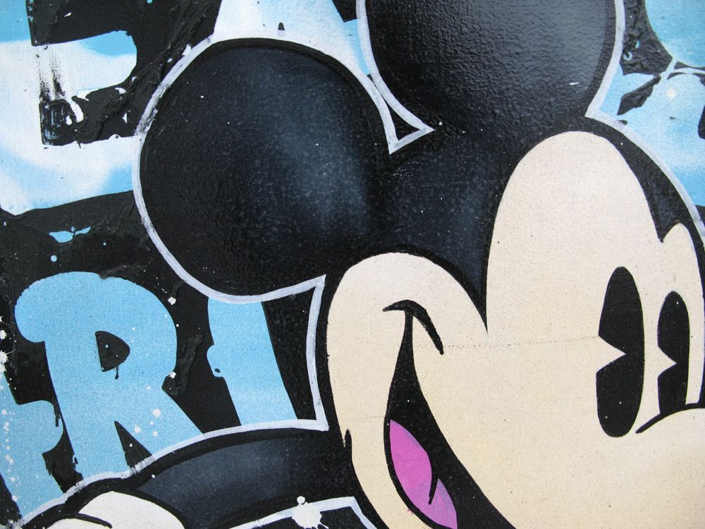 Tableau de JUG a pour titre MICKEY SURFING style street pop art dim : JUGprix:1000