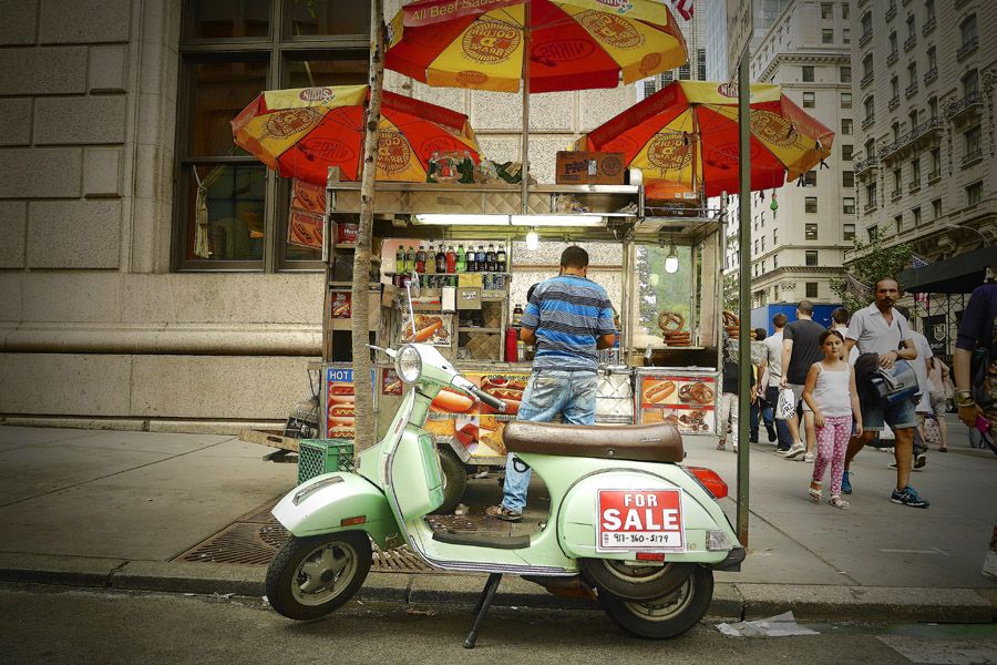 Photo de SERGE DRAI a pour titre VESPA 4 style figuratif dim : SERGE DRAIprix:60