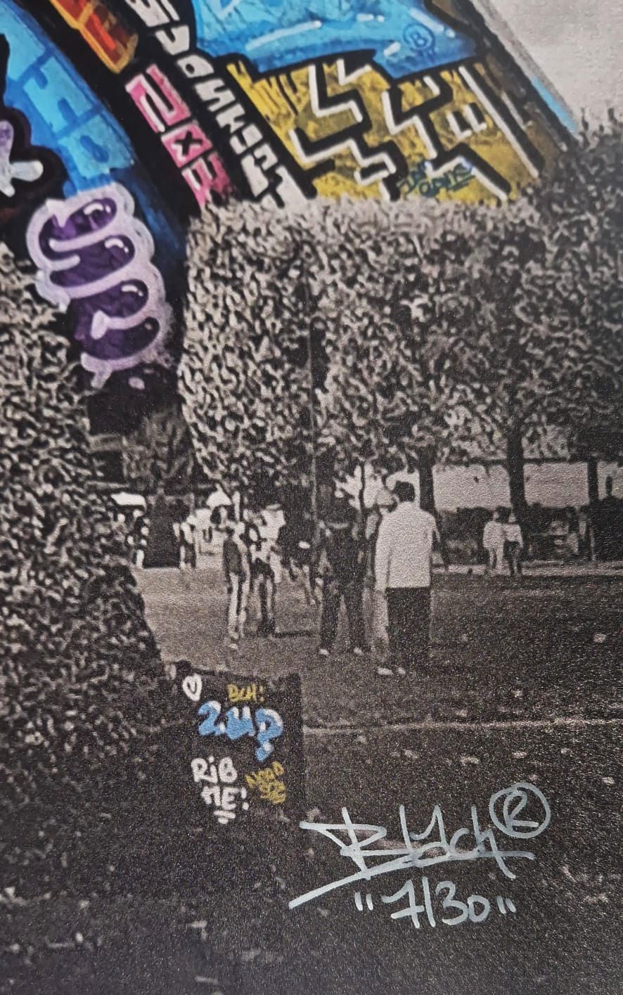 Editions d'art de BLACH a pour titre Paris, la Tour Eiffel en noir et blanc, je t’aime style graffiti, street art dim : BLACHprix:160