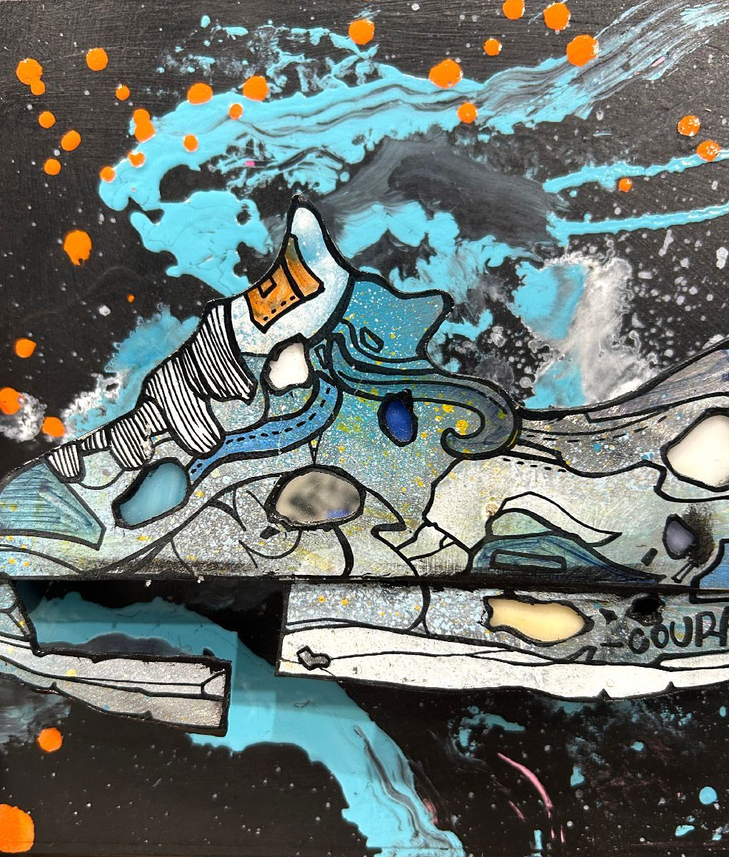 Sculpture de EMER a pour titre Sneakers 3 style graphique dim : EMERprix:190