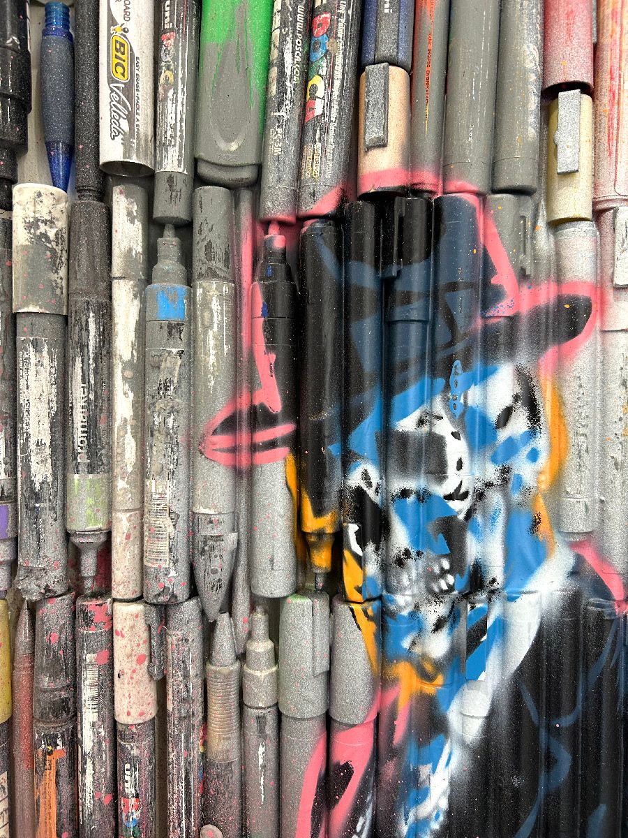 Tableau de Craig & Emer a pour titre Stylo stylé style graffiti, street art dim : Craig & Emerprix:275