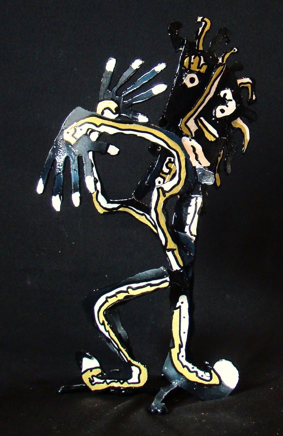 Sculpture de MICHADU a pour titre Ceci n'est pas un Bras d'honneur style graphique dim : MICHADUprix:700