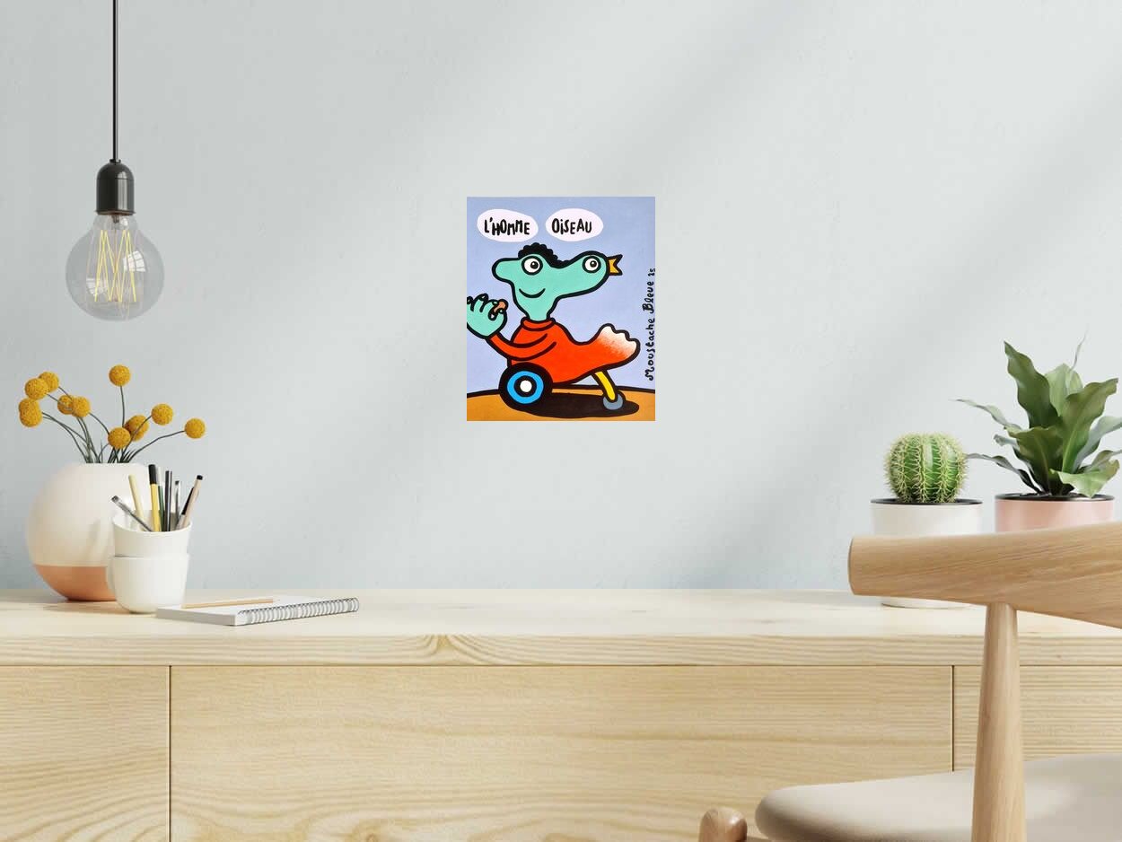 Dessin L'homme oiseau de MOUSTACHE BLEUE dans un intérieur – 21 × 25 cm