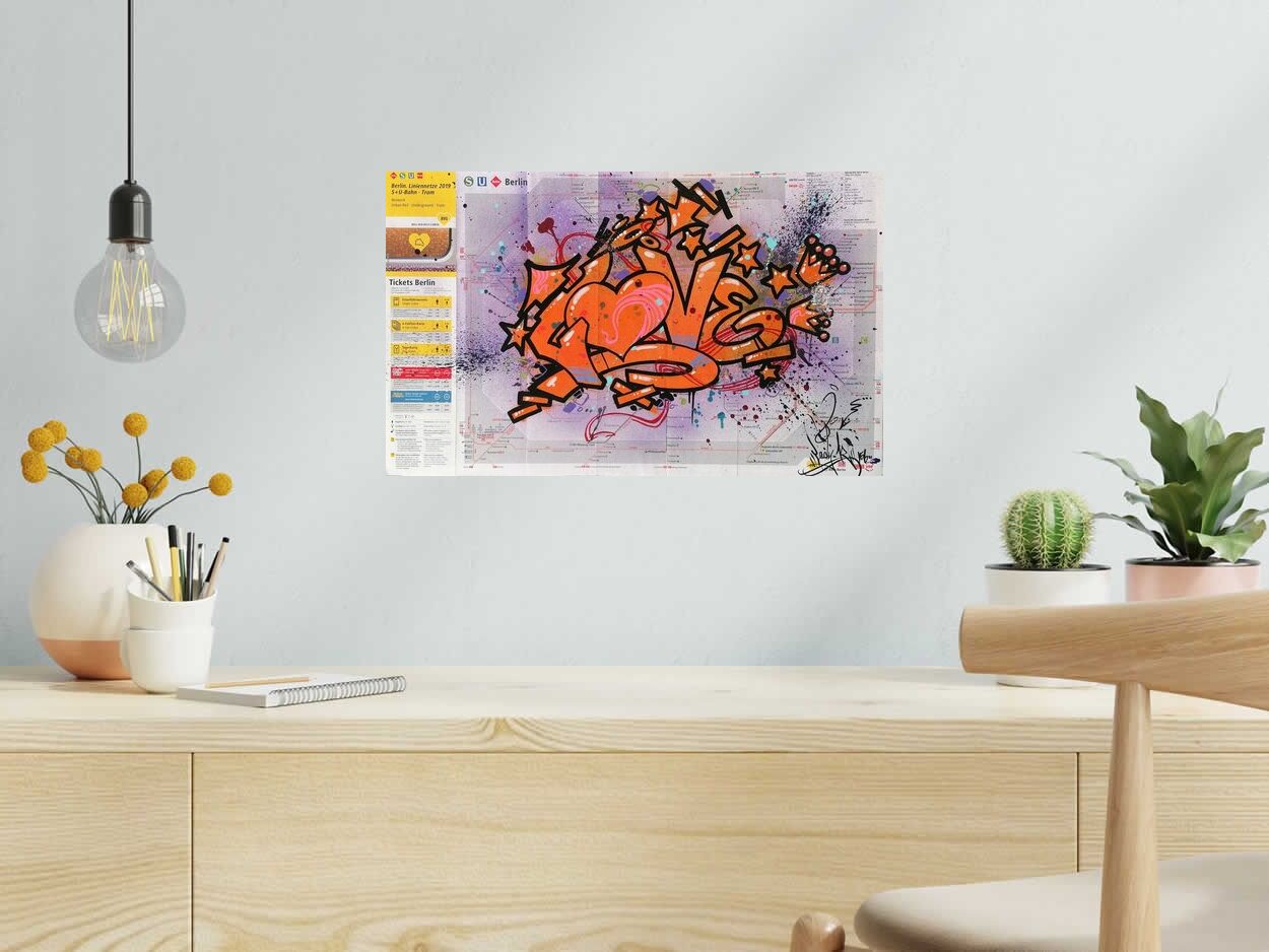 Dessin LOVE SUR BERLIN de LADY K dans un intérieur – 30 × 49 cm