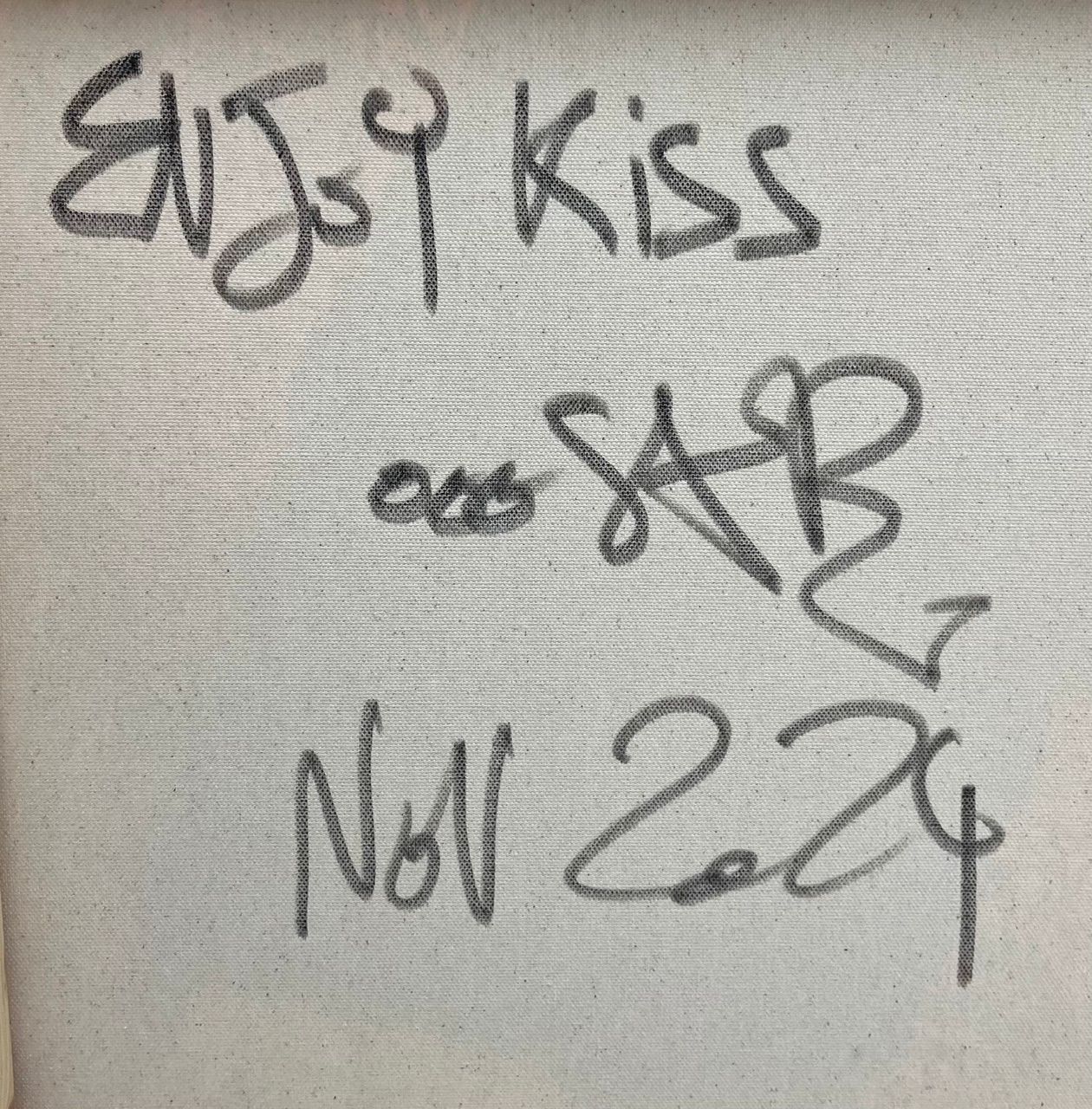 Tableau de RICO SAB a pour titre Enjoy Kiss style street pop art, street art dim : RICO SABprix:600