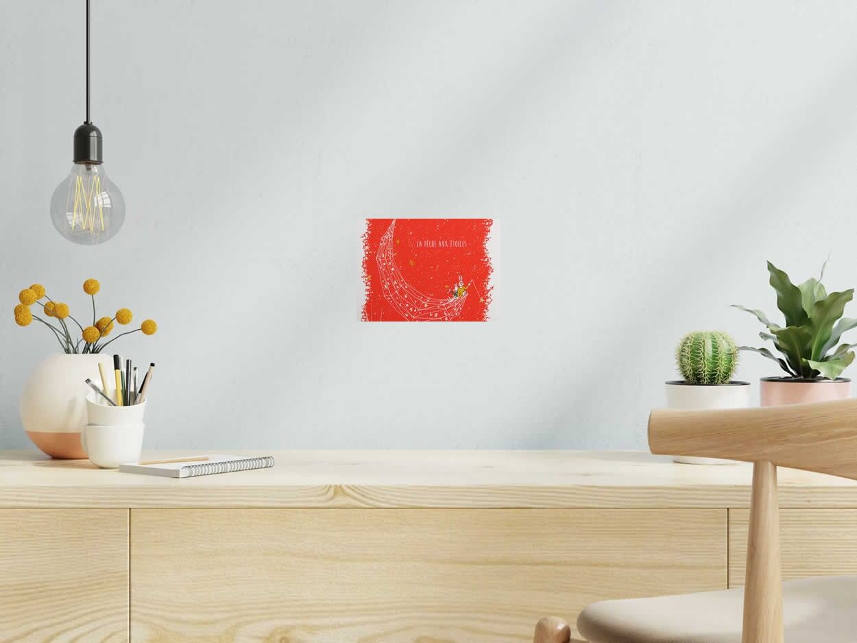 Estampe LA PECHE AUX ETOILES (PECHE) de JULIE ZEITLINE dans un intérieur – 21 × 15 cm