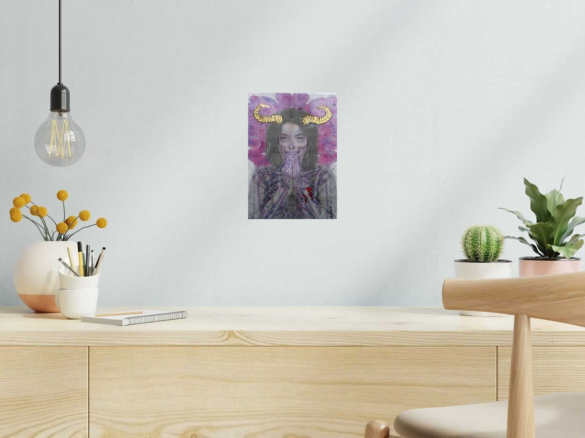 Estampe Bjork de Carlos Olmo dans un intérieur – 19 × 27 cm