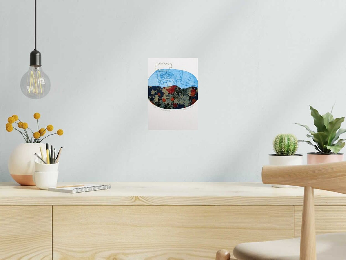 Estampe dormeuse 9 de NAVIEILLEVILLE dans un intérieur – 18 × 26 cm
