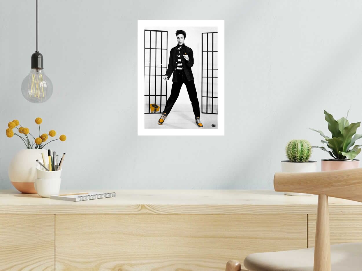 Estampe Elvis Let's Rock de SHUZ dans un intérieur – 30 × 40 cm