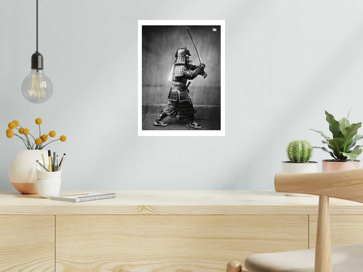 Estampe Travis samuraï de SHUZ dans un intérieur – 30 × 40 cm