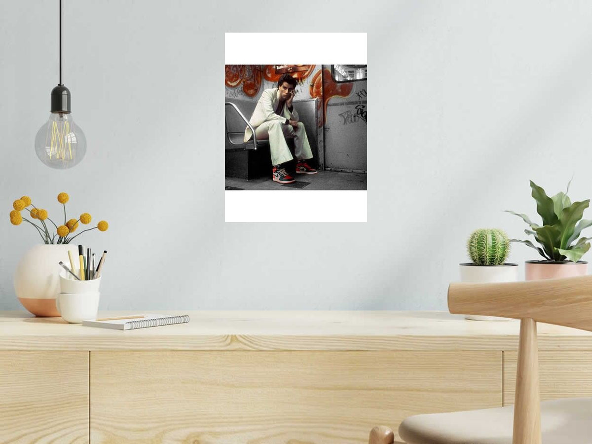 Estampe Travolta de SHUZ dans un intérieur – 30 × 40 cm