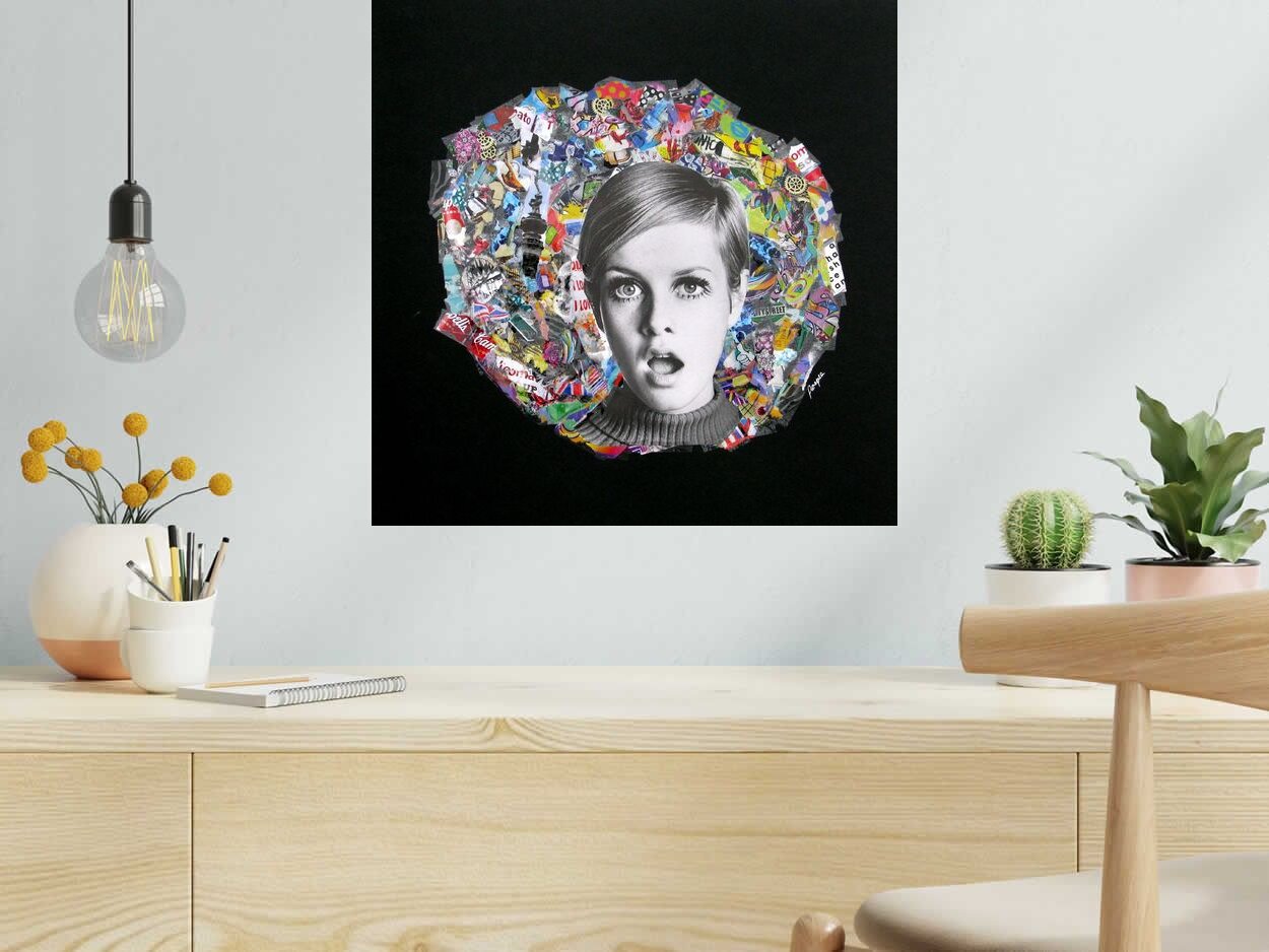 Estampe What a mess! de FLOREPEA dans un intérieur – 51 × 51 cm