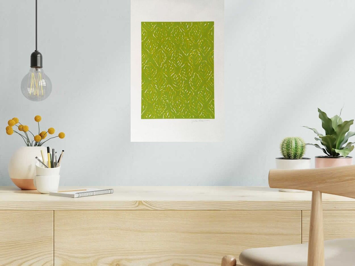Gravure FEUILLAGES de JULIA CHAUSSON dans un intérieur – 33 × 50 cm