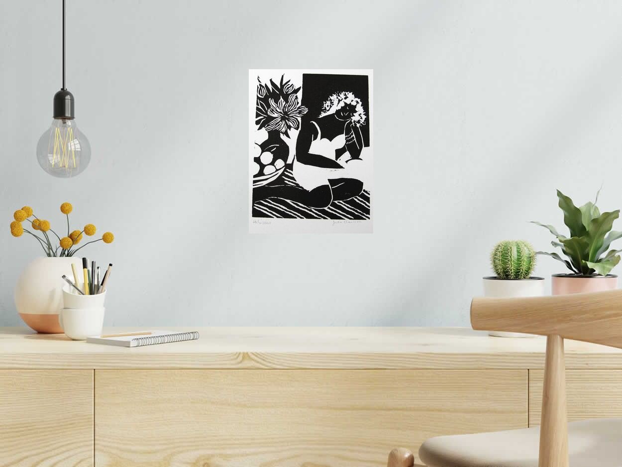 Gravure Hibiscus de JULIA CHAUSSON dans un intérieur – 25 × 33 cm