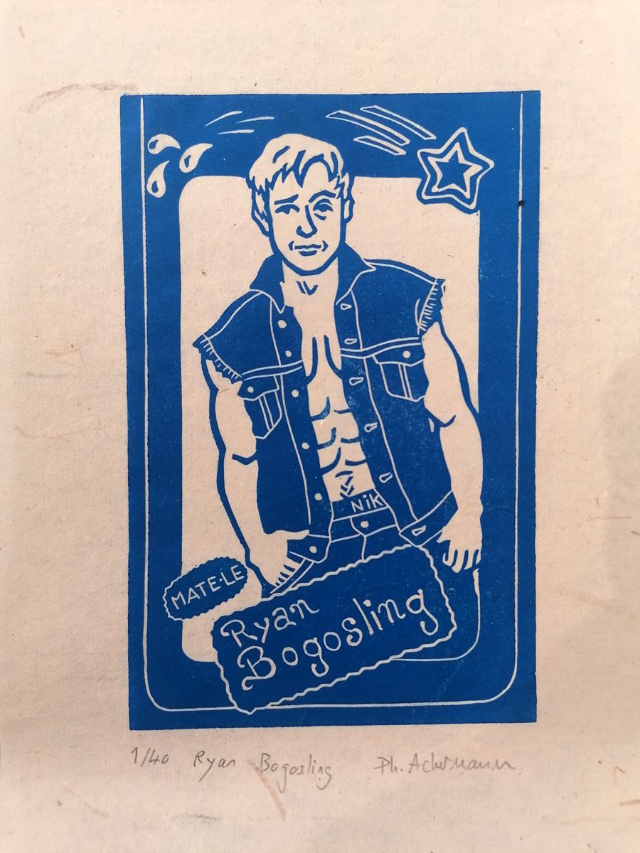 Linogravure figuratif petit format bleu RYAN BOGOSLING – PHILIPPE ACHERMANN – 18 × 24 cm