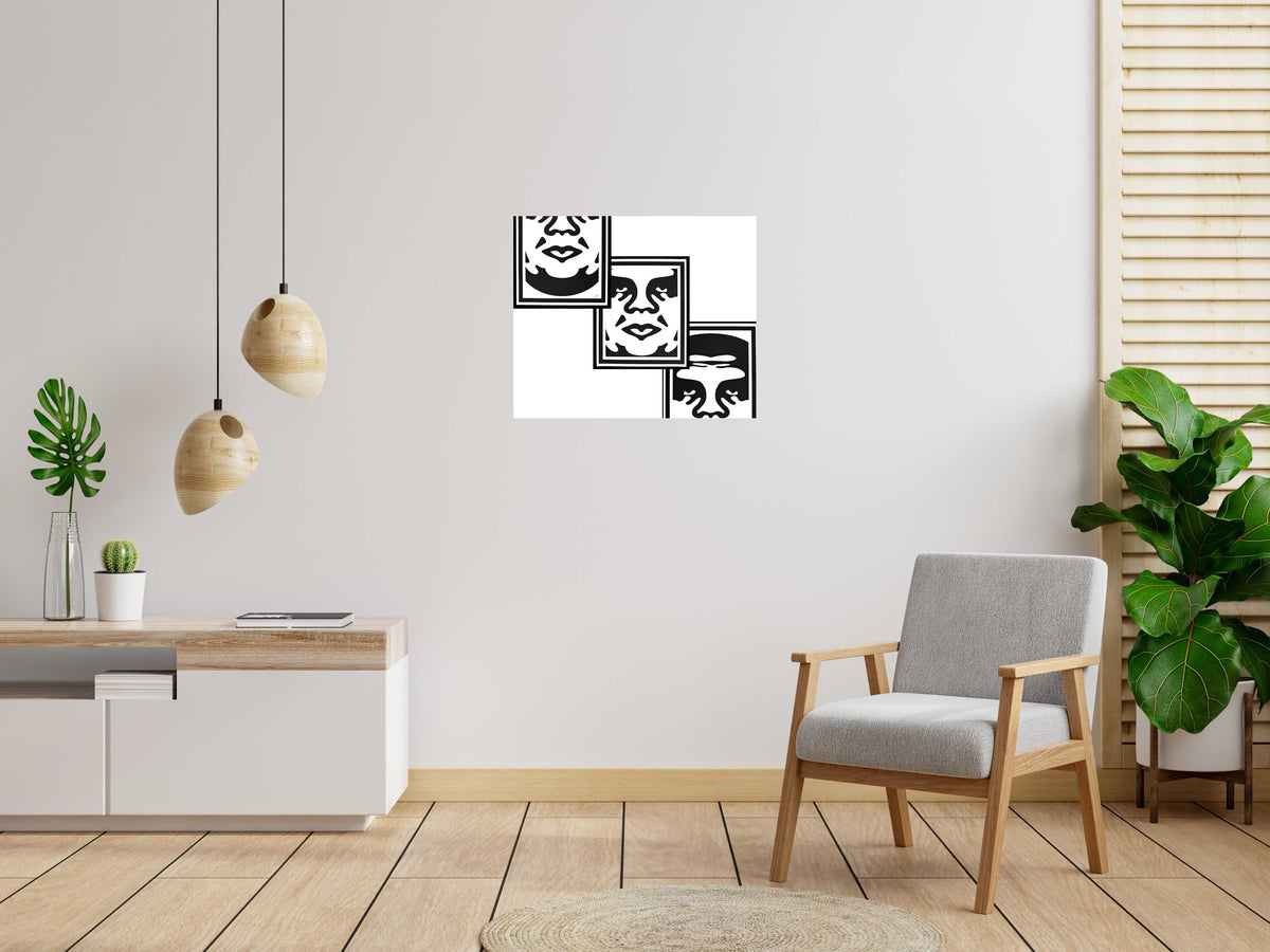 Lithographie OBEY 3-FACE (WHITE) de OBEY : SHEPARD FAIREY dans un intérieur – 76 × 63 cm