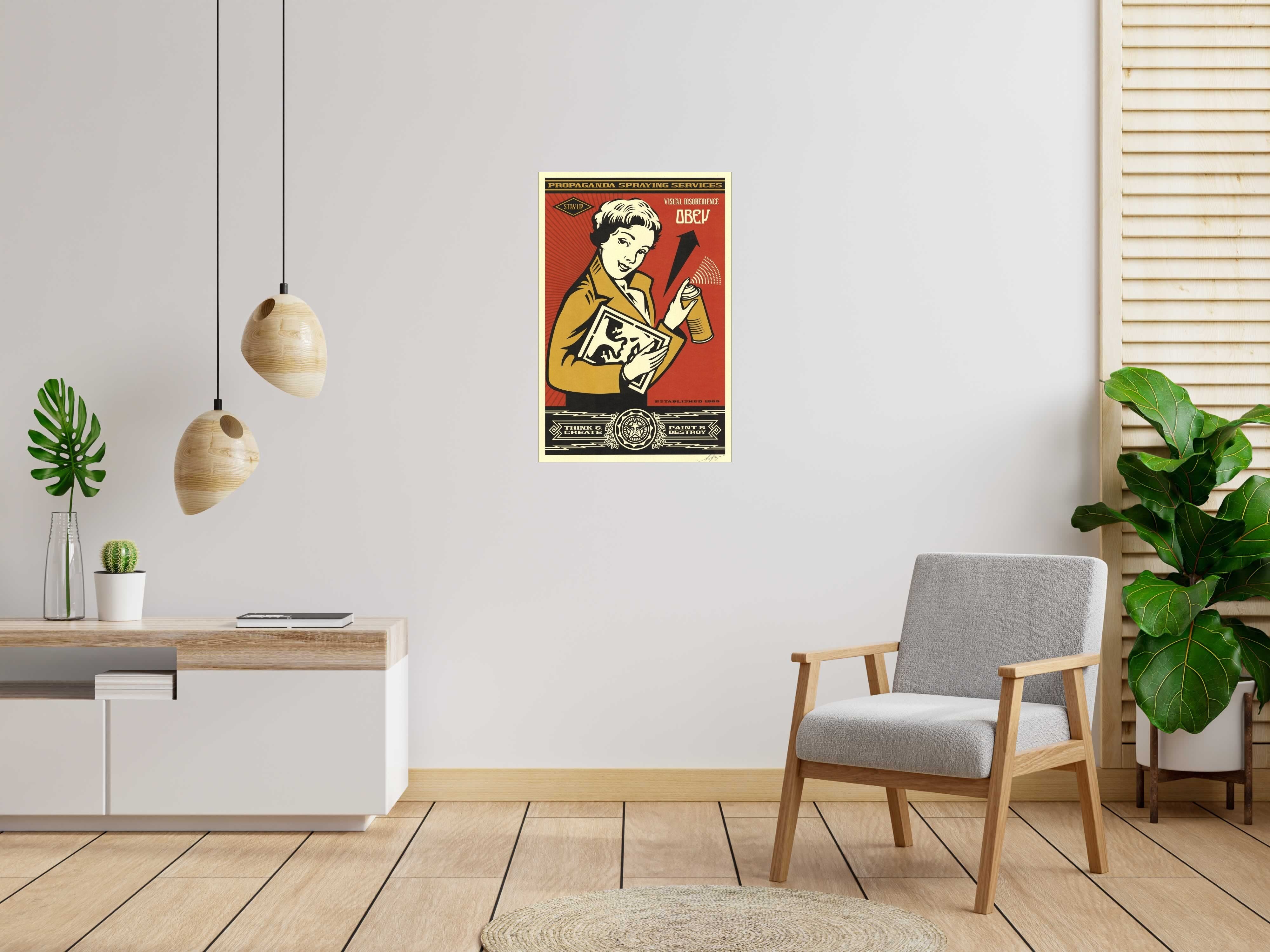 Lithographie Stay up girl de OBEY : SHEPARD FAIREY dans un intérieur – 61 × 91 cm