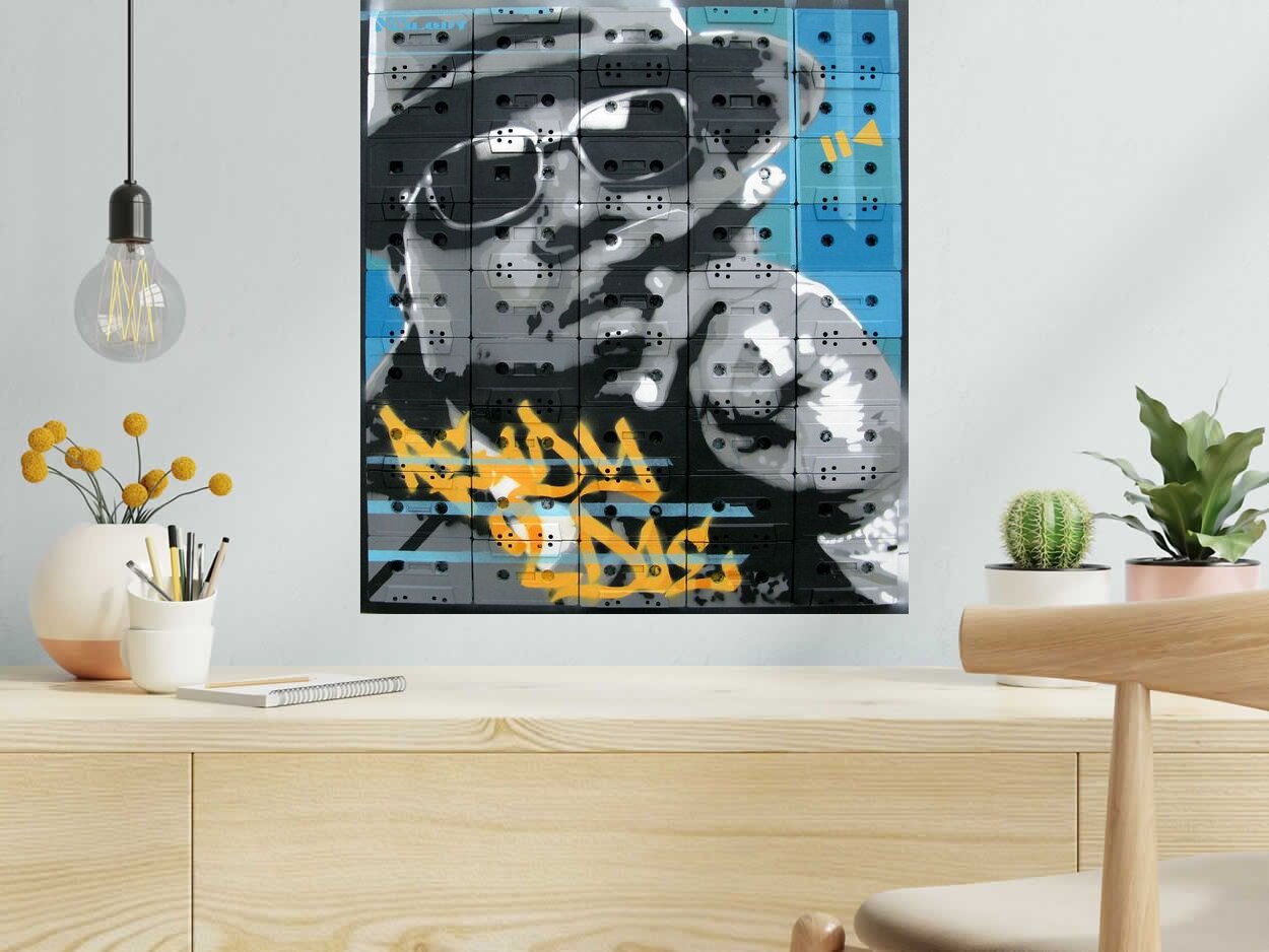 Peinture READY TO DIE de MR MELODY dans un intérieur – 54 × 60 cm