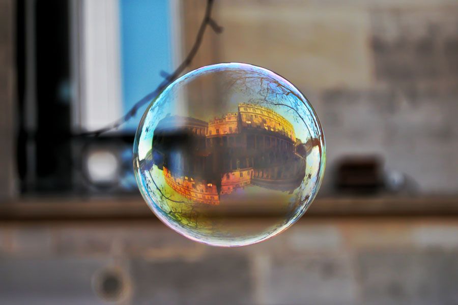 Photographie figuratif petit format DANS MA BULLE – DOV ADJEDJ – 24 × 36 cm