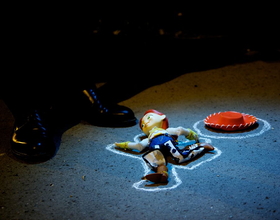 Photographie figuratif petit format SCENE DE CRIME – NATHALIE ROUX – 24 × 30 cm