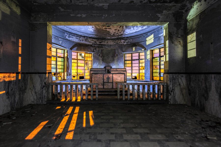 Photographie petit format ARC EN CIEL URBAIN – CHRISTIAN BRUNEAU – 24 × 36 cm