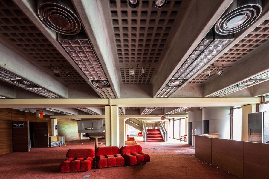 Photographie petit format LE PALAIS ROUGE – CHRISTIAN BRUNEAU – 24 × 36 cm