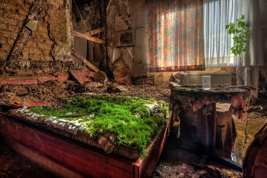 Photographie petit format RESURRECTION – CHRISTIAN BRUNEAU – 24 × 36 cm