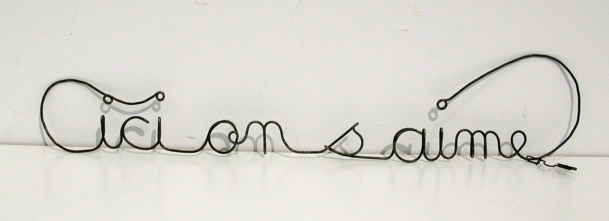 Sculpture figuratif petit format bleu Ici on s'aime Acier – JPHI – 40 × 8 cm