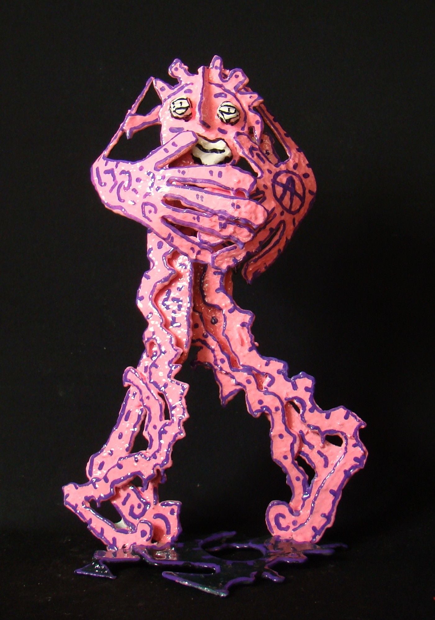 Sculpture figuratif petit format Le triballien rose – MICHADU – 33 × 52 cm