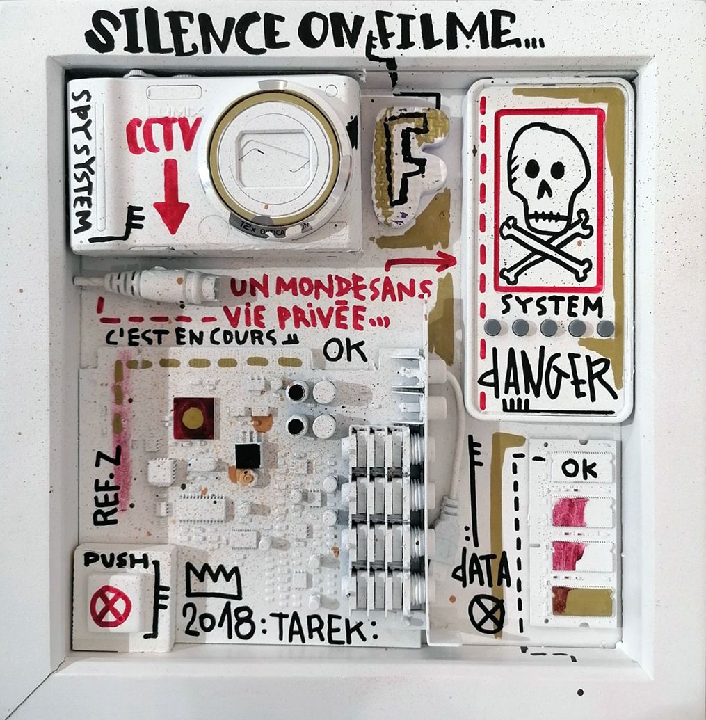 Sculpture graphique petit format CCTV – TAREK – 24 × 24 cm