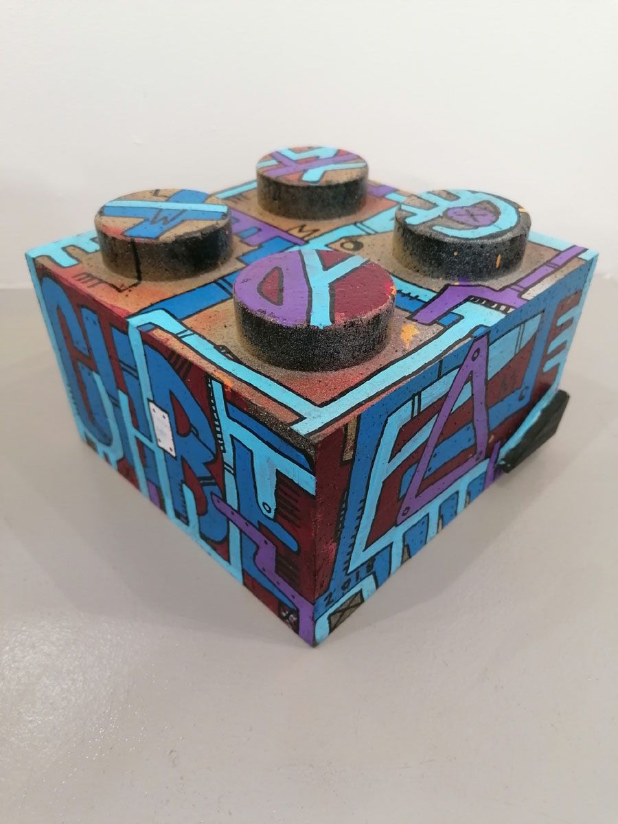 Sculpture graphique petit format CUBE LEGO 1 – TAREK – 11 × 19 cm