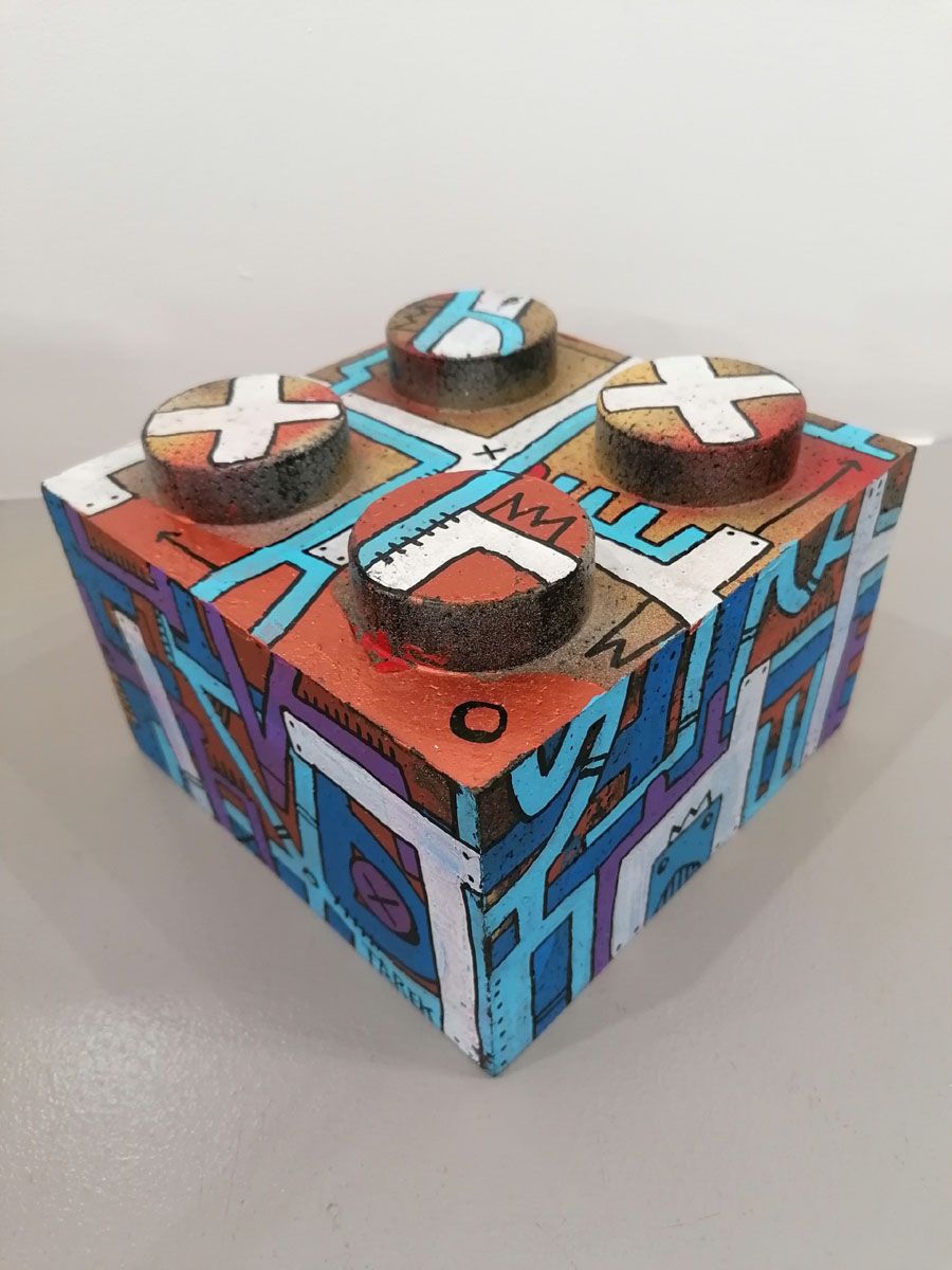 Sculpture graphique petit format CUBE LEGO 3 – TAREK – 11 × 19 cm
