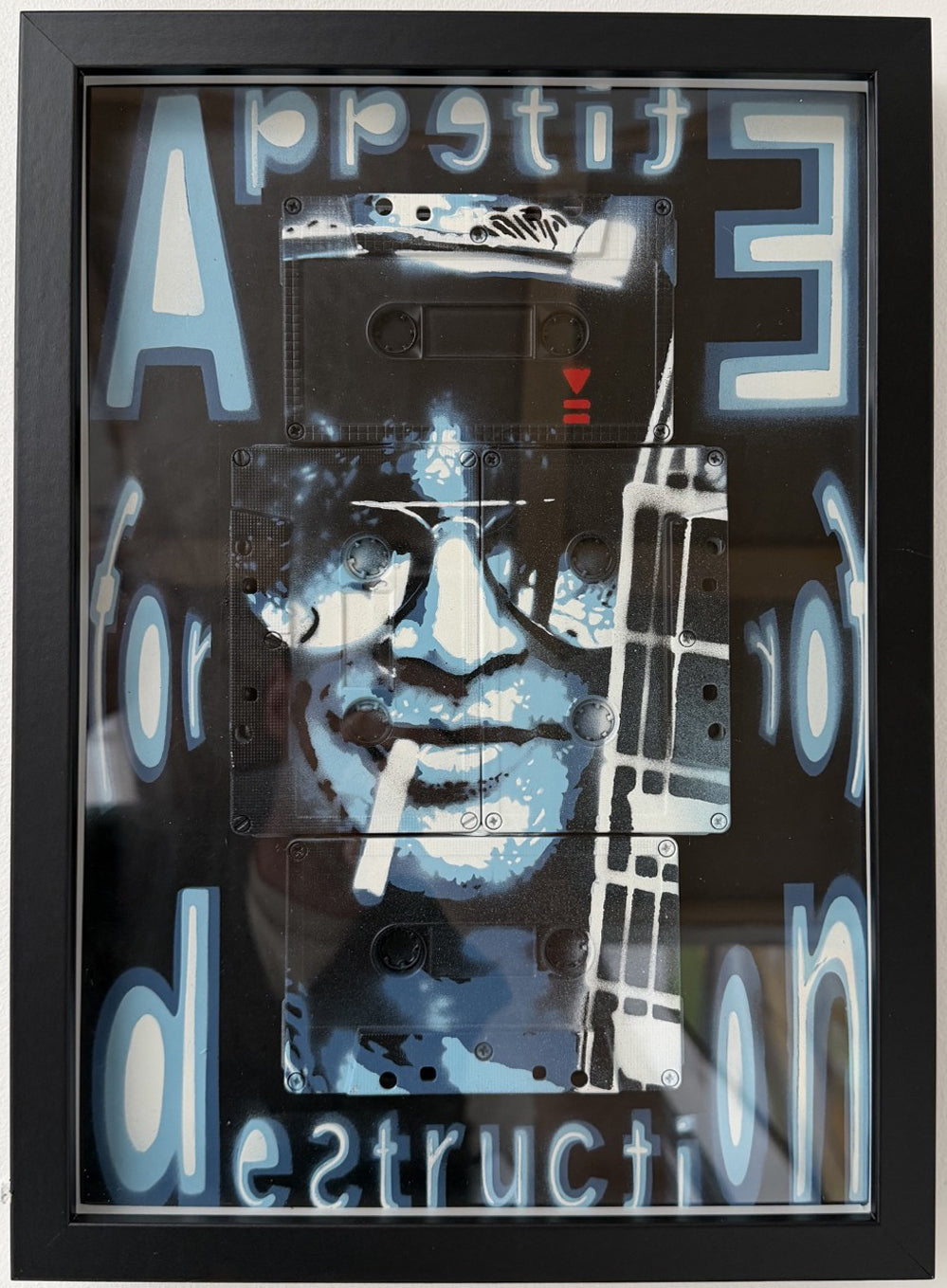 Sculpture de Slash des Guns N' Roses réalisée sur cassettes audio à l'aérosol par Mr Melody