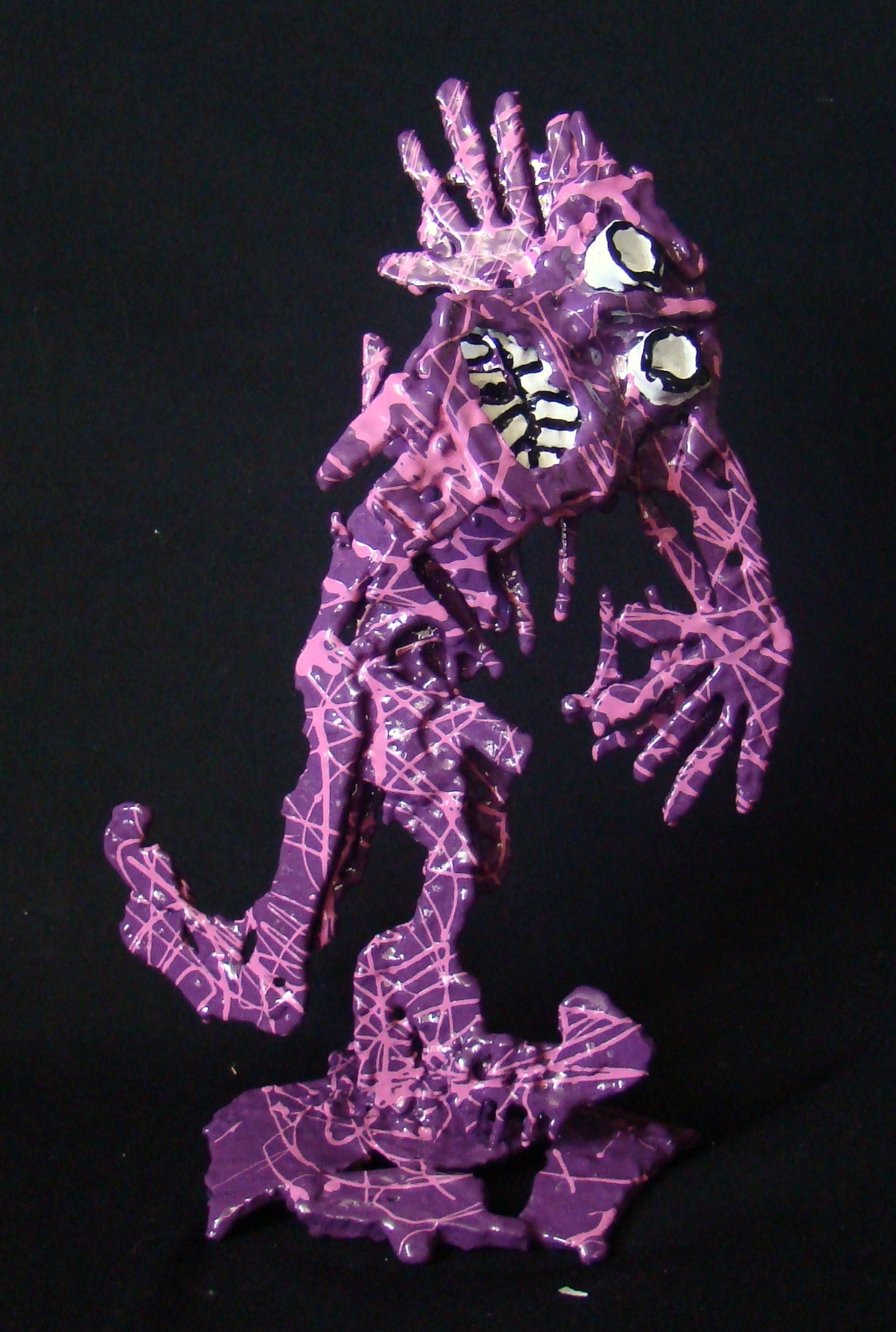 Sculpture pop art petit format violet Mon Protecteur Violet – MICHADU – 34 × 20 cm