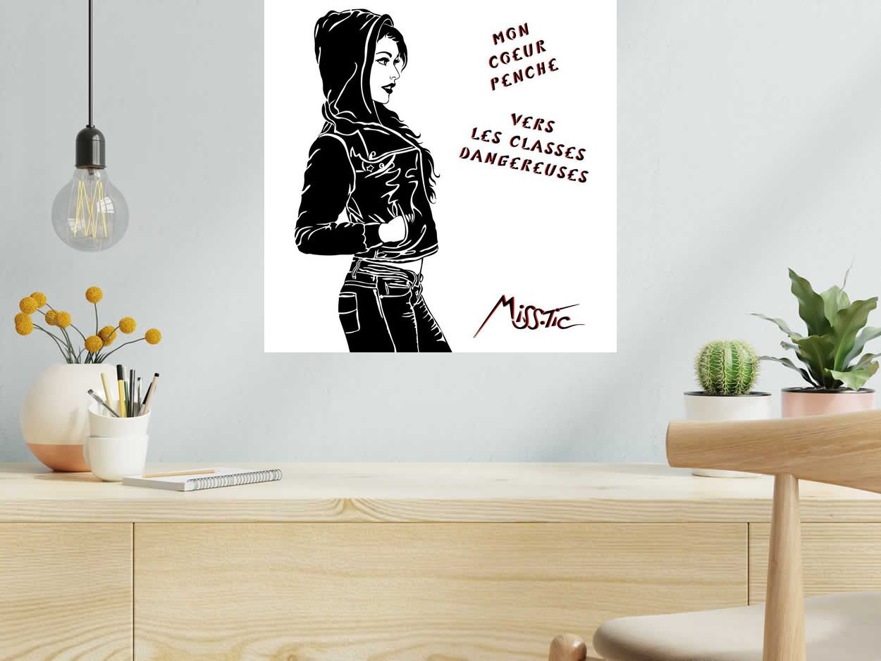 Serigraphie MON CŒUR PENCHE VERS LES CLASSES DANGEREUSES de MISS TIC dans un intérieur – 50 × 50 cm