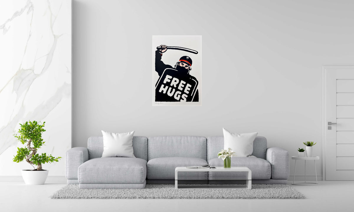 Serigraphie FREE FIRE de DUGUDUS dans un intérieur – 70 × 100 cm