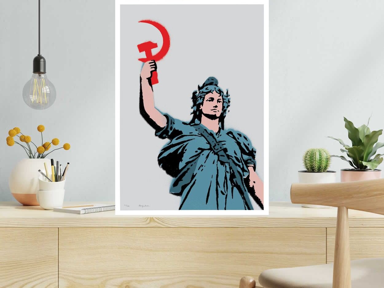 Serigraphie MARIANNE COMMUNISTE de DUGUDUS dans un intérieur – 50 × 70 cm