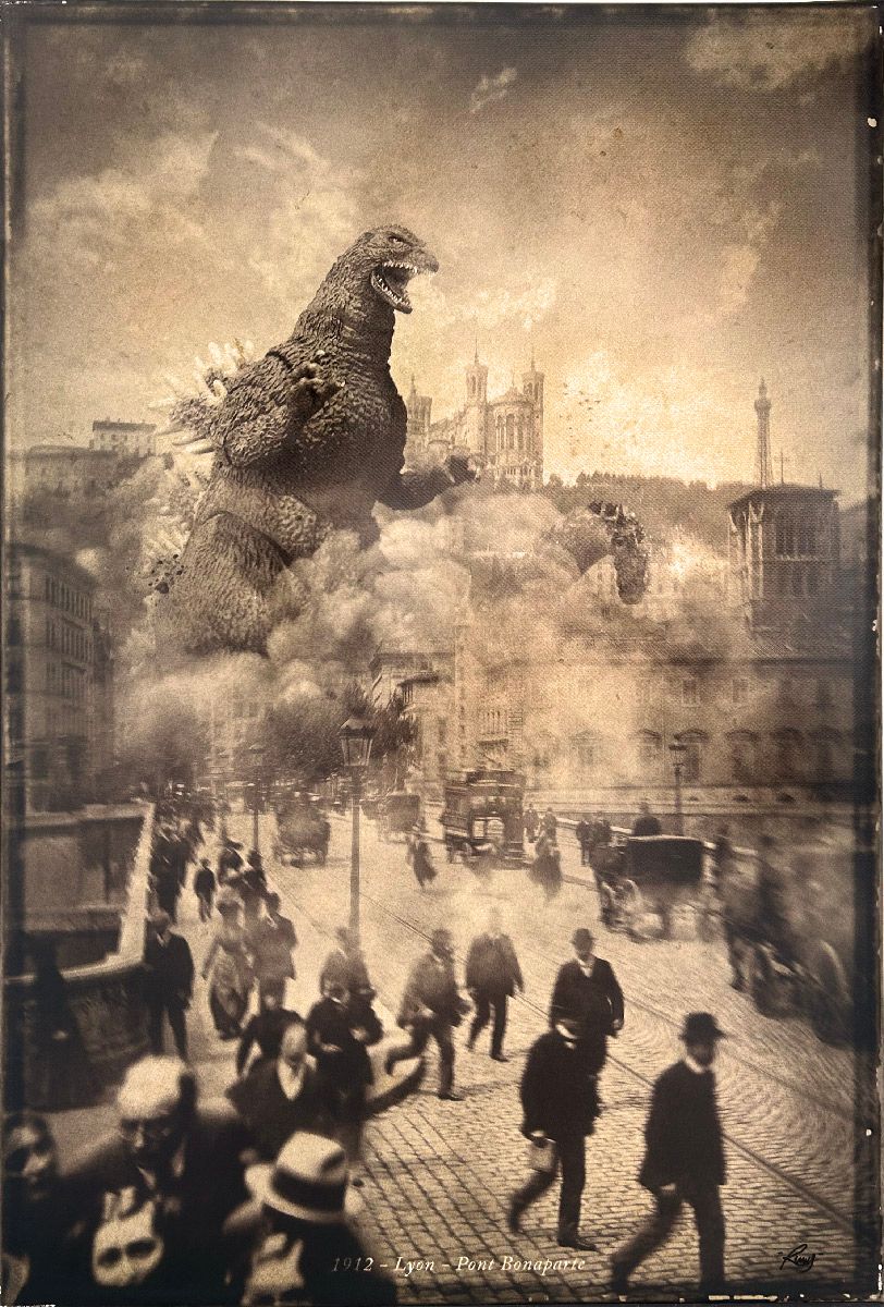 Serigraphie street art moyen format blanc et noir Godzilla@lyon – REMY POSCAR – 90 × 60 cm