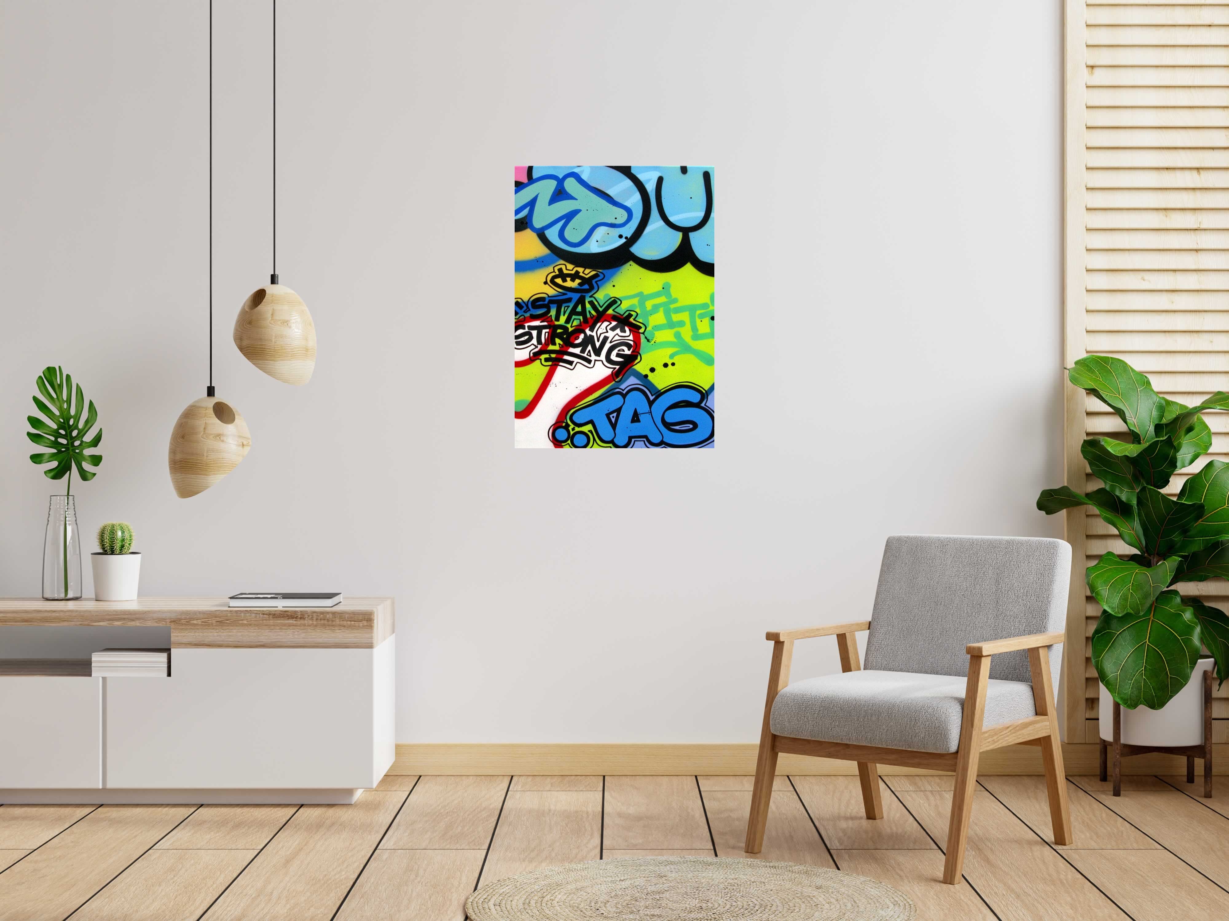 Tableau STAY STRONG de KENY dans un intérieur – 92 × 65 cm