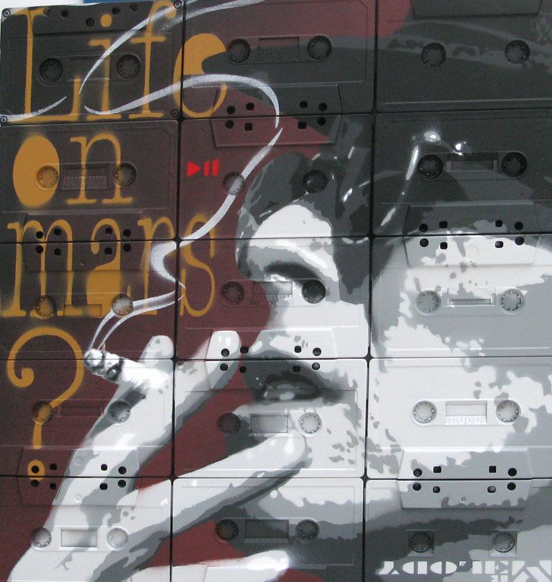 Tableau street art petit format noir et rouge Pièce unique STREET ART: LIFE ON MARS II – MR MELODY – 30 × 32 cm